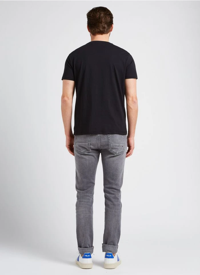 Ikks Regular-fit, Katoenen T-shirt Met Ronde Hals En Zeefdruk | Zwart 6 Ikks Regular-fit, Katoenen T-shirt Met Ronde Hals En Zeefdruk | Zwart - Afbeelding 4