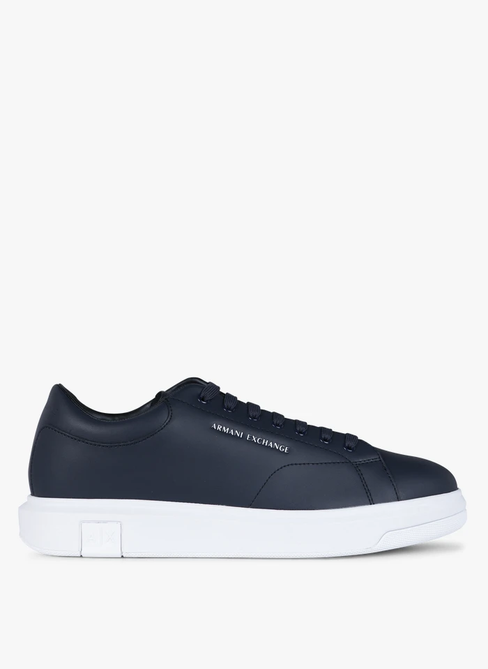 Armani Exchange Lage, Gladde, Leren Sneakers | Blauw 3 Armani Exchange Lage, Gladde, Leren Sneakers | Blauw